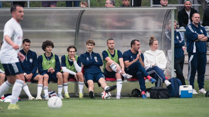 Auf die Bank kann es ankommen: Dassendorf empfängt HT. (Foto: Lobeca/Seidel)