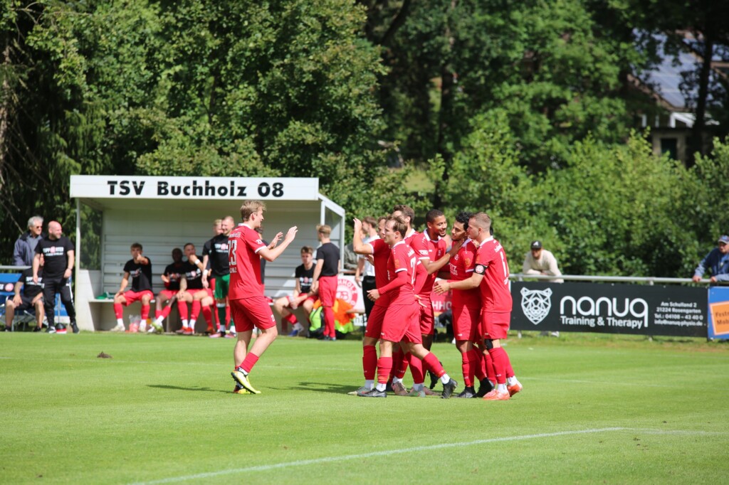 Jubel in Buchholz: Derby können die 08er und verschaffen sich etwas Luft im Keller. (Foto: Miriam Burgemeister)