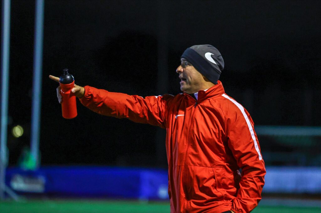 Ümit Taytanli weist seiner Mannschaft den Weg. (Foto: Lobeca/Homburg)