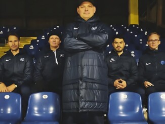 Sascha Bernhardt (Bild Mitte) und sein Staff haben ihre Verträge an der Hoheluft verlängert. (Foto: SCV/Christian Küch)