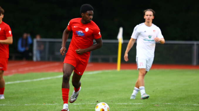 Auch dank eines Treffers von Olayisoye siegt der ETV und behält vorerst die Tabellenführung. (Archivfoto: Lobeca/Homburg)