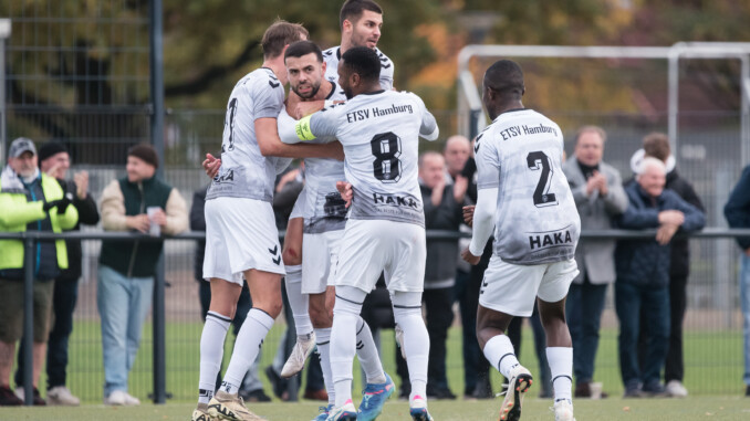 Der ETSV jubelt über einen Kantersieg im Titelkampf. (Archivfoto: Lobeca/Seidel)