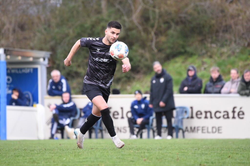 Wenn nichts mehr geht, ist auf Ero verlass: Torjäger Krasniqi sorgte mit Saisontreffer 35 für einen weiteren ETSV-Dreier. (Foto: Lobeca/Seidel)