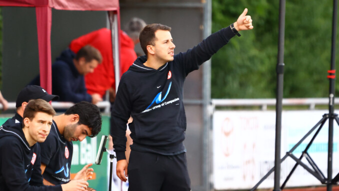 Da geht es lang: Trainer Can Schultz will mit dem Eimsbütteler TV in die Regionalliga. (Foto: Lobeca/Homburg)